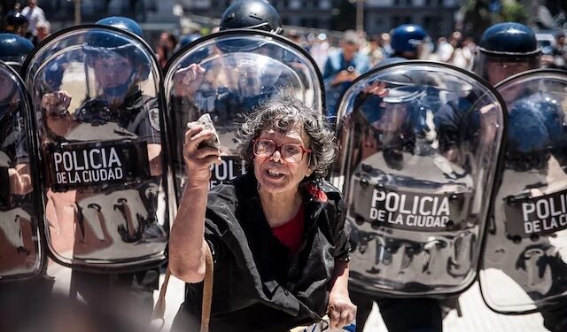Pensar los (nuevos) derroteros de las izquierdas y las derechas latinoamericanas en un mundo en crisis